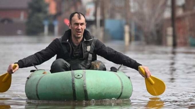 В Оренбург продолжает прибывать вода, уровень реки Урал превысил 11 метров